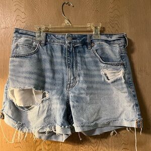 American eagle strigid mom short distressed jean shorts size 12